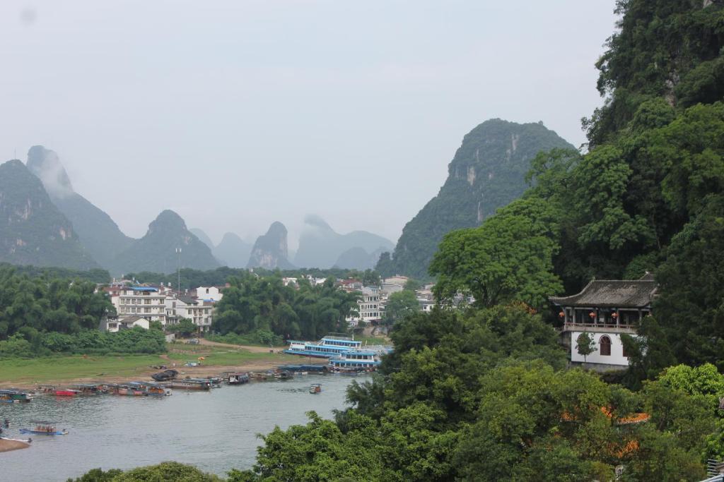 Bamboo House Hotel Yangshuo Buitenkant foto